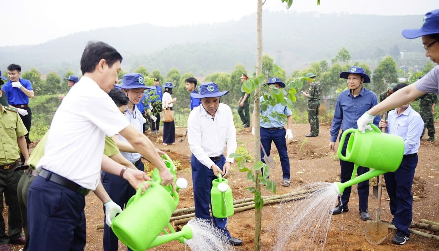Thứ trưởng Nguyễn Quốc Trị chính thức phát động Chiến dịch 'Phục hồi đất đai – Tương lai mở lối'. Thứ trưởng Nguyễn Quốc Trị chính thức phát động Chiến dịch 'Phục hồi đất đai – Tương lai mở lối'.