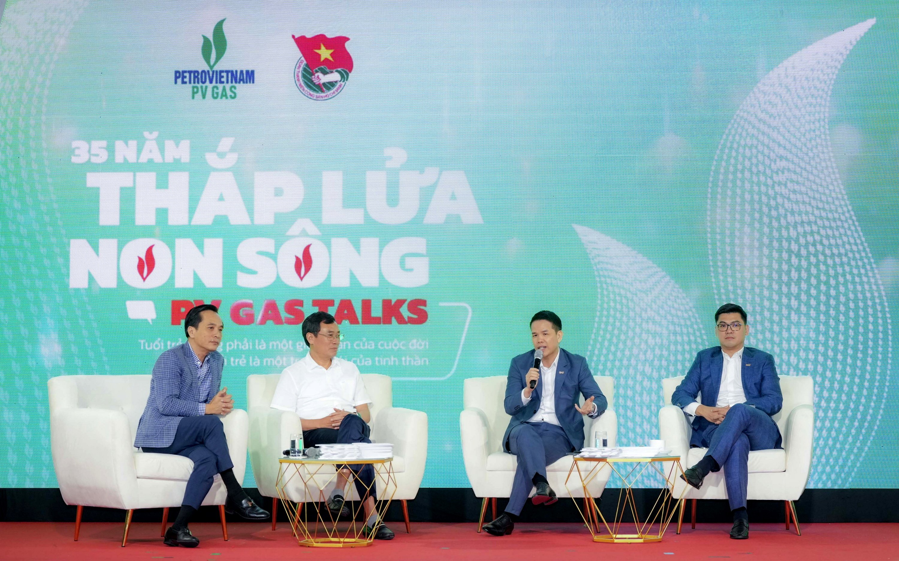 Lãnh đạo PV GAS trao đổi về các kinh doanh và đầu tư đầy tiềm năng của thanh niên. Ảnh: PV. Lãnh đạo PV GAS trao đổi về các kinh doanh và đầu tư đầy tiềm năng của thanh niên. Ảnh: PV.