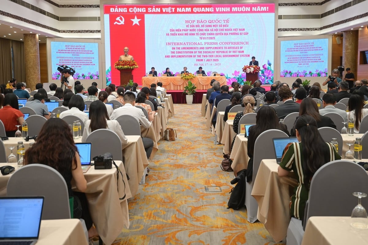 Họp báo quốc tế công bố việc sửa đổi, bổ sung một số điều của Hiến pháp và triển khai mô hình tổ chức chính quyền địa phương 2 cấp từ 1/7/2025. Ảnh: Tùng Đinh. Họp báo quốc tế công bố việc sửa đổi, bổ sung một số điều của Hiến pháp và triển khai mô hình tổ chức chính quyền địa phương 2 cấp từ 1/7/2025. Ảnh: Tùng Đinh.