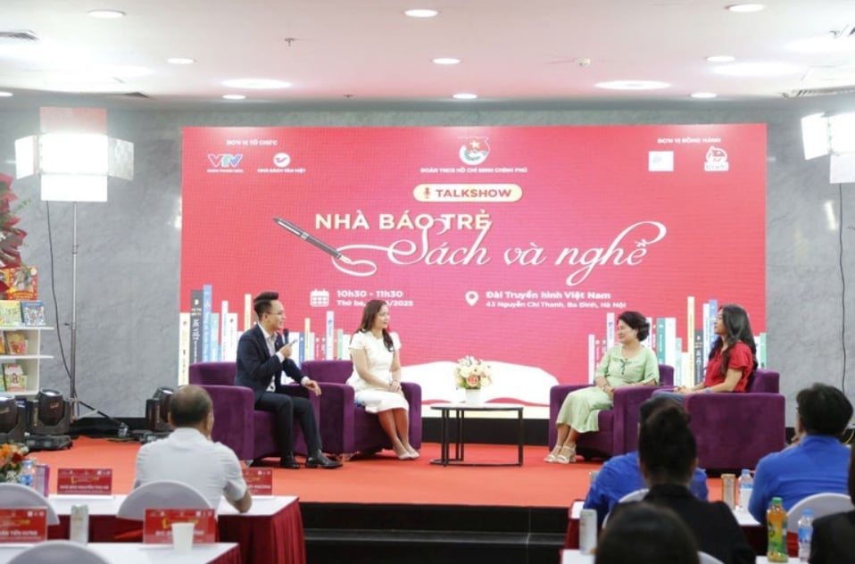 Tọa đàm 'Nhà báo trẻ - Sách và Nghề' cung cấp nhiều thông tin thú vị xoay quanh câu chuyện đọc sách và tác nghiệp của nhà báo. Ảnh: Báo Nhân dân. Tọa đàm 'Nhà báo trẻ - Sách và Nghề' cung cấp nhiều thông tin thú vị xoay quanh câu chuyện đọc sách và tác nghiệp của nhà báo. Ảnh: Báo Nhân dân.