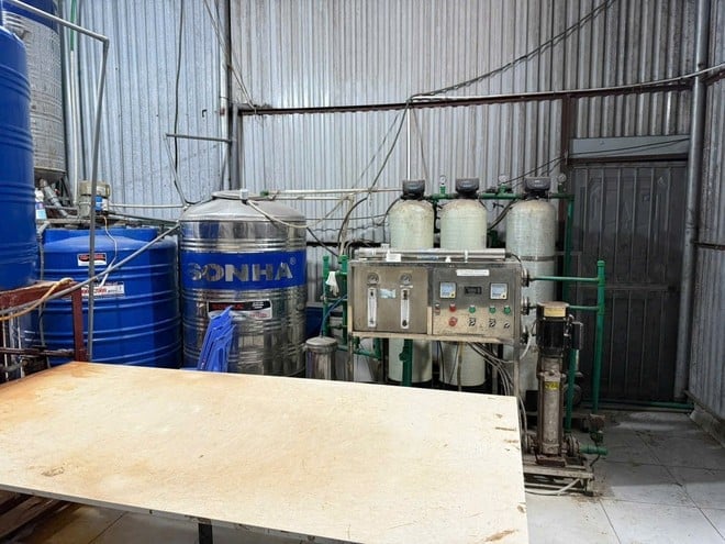 Thiết bị dùng sản xuất cồn y tế giả. Ảnh: Công an TP Hà Nội. Thiết bị dùng sản xuất cồn y tế giả. Ảnh: Công an TP Hà Nội.