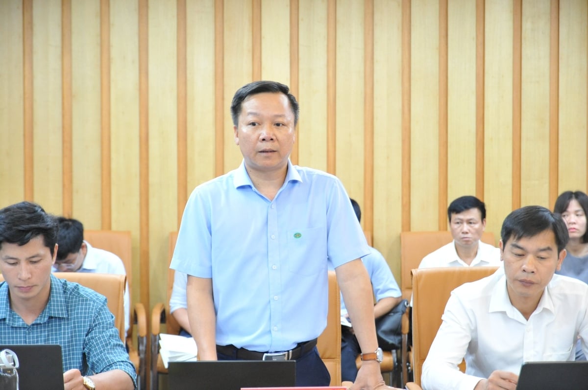 Ông Vũ Anh Tuấn - Trưởng phòng Địa chất, Công ty Cổ phần Tin học, Công nghệ, Môi trường - Vinacomin cho biết, trong quá trình khai thác nếu trữ lượng địa chất lớn hơn thiết kế, Công ty cam kết khai thác đúng sản lượng cấp phép và báo cáo cơ quan có thẩm quyền nhằm khai thác hiệu quả, tránh lãng phí tài nguyên. Ảnh: Lan Chi. Ông Vũ Anh Tuấn - Trưởng phòng Địa chất, Công ty Cổ phần Tin học, Công nghệ, Môi trường - Vinacomin cho biết, trong quá trình khai thác nếu trữ lượng địa chất lớn hơn thiết kế, Công ty cam kết khai thác đúng sản lượng cấp phép và báo cáo cơ quan có thẩm quyền nhằm khai thác hiệu quả, tránh lãng phí tài nguyên. Ảnh: Lan Chi.