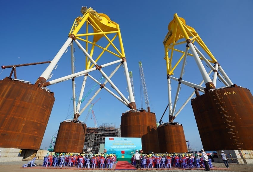 Hoàn thành bàn giao 33 chân đế điện gió ngoài khơi CHW2204' cho dự án điện gió ngoài khơi. Ảnh: Petrovietnam. Hoàn thành bàn giao 33 chân đế điện gió ngoài khơi CHW2204' cho dự án điện gió ngoài khơi. Ảnh: Petrovietnam.