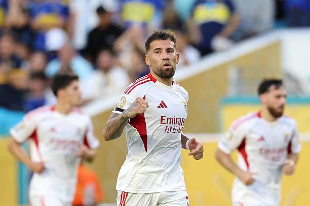 Otamendi gỡ hòa 2-2 cho Benfica. Ảnh: GettyImages. Otamendi gỡ hòa 2-2 cho Benfica. Ảnh: GettyImages.