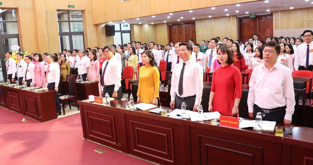 Đồng chí Trần Thanh Nam, Ủy viên Ban Thường vụ Đảng ủy, Thứ trưởng Bộ NN-MT dự và chỉ đạo Đại hội. Tham dự Đại hội có đồng chí Nguyễn Xuân Ân, Phó Vụ trưởng Vụ Tổ chức cán bộ; đồng chí Nguyễn Thị Yến, Phó Chánh Văn phòng Đảng ủy; đồng chí Nguyễn Quang Huy, Phó Trưởng Ban Tổ chức Đảng ủy Bộ; cùng toàn thể đảng viên Đảng bộ Trường Đại học TN-MT Hà Nội. Ảnh: Nguyễn Thủy. Đồng chí Trần Thanh Nam, Ủy viên Ban Thường vụ Đảng ủy, Thứ trưởng Bộ NN-MT dự và chỉ đạo Đại hội. Tham dự Đại hội có đồng chí Nguyễn Xuân Ân, Phó Vụ trưởng Vụ Tổ chức cán bộ; đồng chí Nguyễn Thị Yến, Phó Chánh Văn phòng Đảng ủy; đồng chí Nguyễn Quang Huy, Phó Trưởng Ban Tổ chức Đảng ủy Bộ; cùng toàn thể đảng viên Đảng bộ Trường Đại học TN-MT Hà Nội. Ảnh: Nguyễn Thủy.