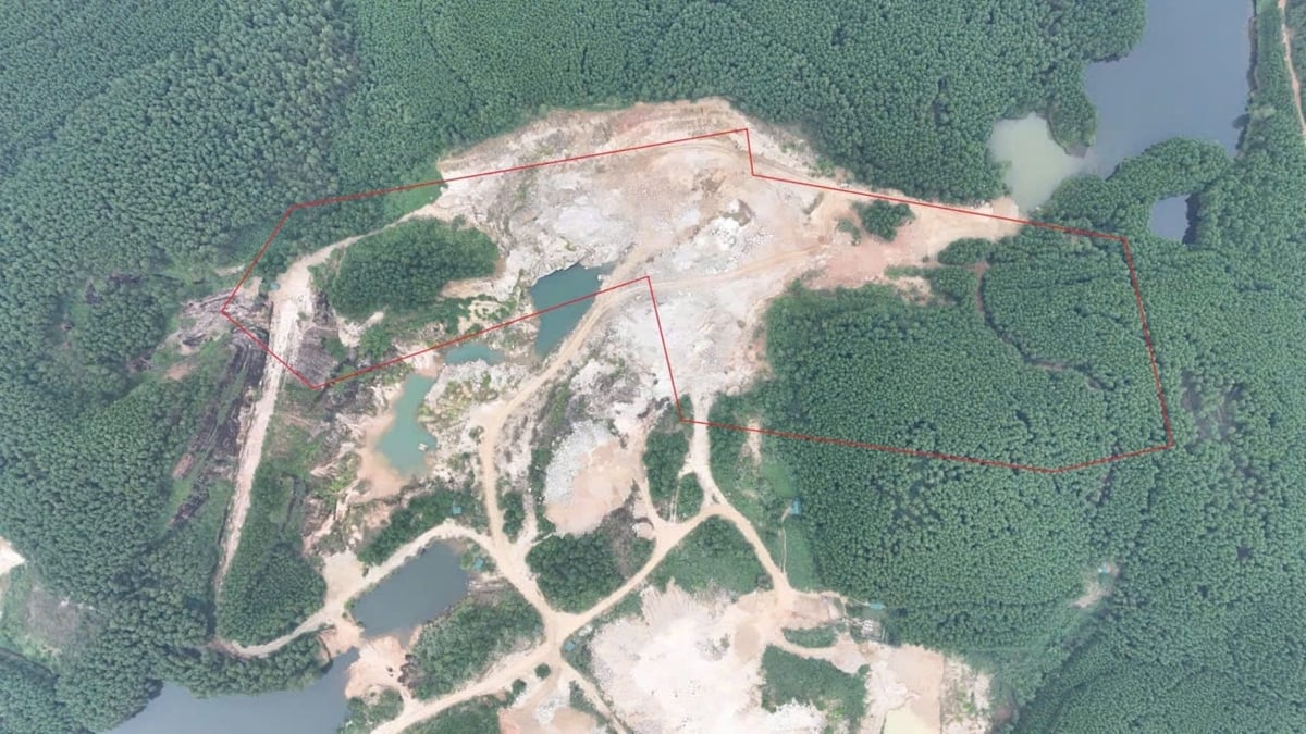 Mỏ Ruby - Saphia của Công ty Cổ phần đá quý và vàng Hà Nội tại Đồi Tỷ - Khe Mét, xã Châu Bình, huyện Quỳ Châu - nơi để xảy ra hàng loạt vi phạm trong khai thác khoáng sản (Ảnh chụp tháng 12/2024). Ảnh: Đình Tiệp. Mỏ Ruby - Saphia của Công ty Cổ phần đá quý và vàng Hà Nội tại Đồi Tỷ - Khe Mét, xã Châu Bình, huyện Quỳ Châu - nơi để xảy ra hàng loạt vi phạm trong khai thác khoáng sản (Ảnh chụp tháng 12/2024). Ảnh: Đình Tiệp.