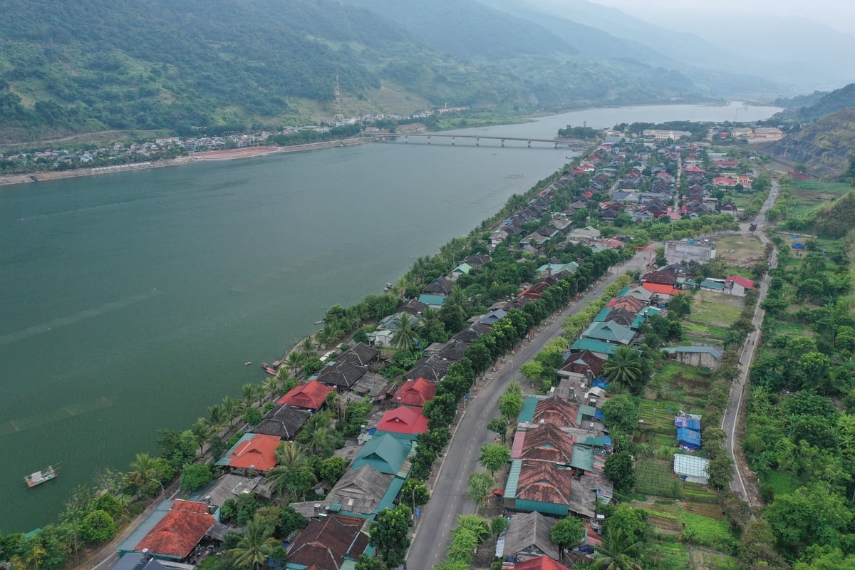 Sáp nhập tỉnh còn là công cụ hữu hiệu để thúc đẩy phát triển cân bằng giữa các vùng. Ảnh: Tùng Đinh. Sáp nhập tỉnh còn là công cụ hữu hiệu để thúc đẩy phát triển cân bằng giữa các vùng. Ảnh: Tùng Đinh.
