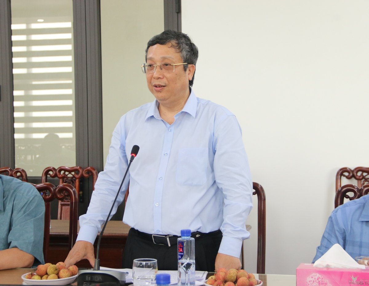 Thứ trưởng Hoàng Trung làm việc với Viện Nghiên cứu cây trồng - Tập đoàn Thái Bình Seed và lãnh đạo Sở Nông nghiệp và Môi trường tỉnh Thái Bình. Ảnh: Đinh Mười. Thứ trưởng Hoàng Trung làm việc với Viện Nghiên cứu cây trồng - Tập đoàn Thái Bình Seed và lãnh đạo Sở Nông nghiệp và Môi trường tỉnh Thái Bình. Ảnh: Đinh Mười.