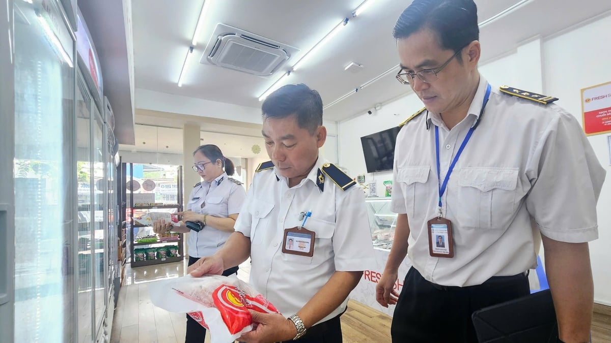 Một cửa hàng trong hệ thống Fresh Shop tại TP Thuận An (Bình Dương) được kiểm tra sau những thông tin nghi vấn lan truyền trên mạng xã hội. Ảnh: Chi cục Chăn nuôi, Thú y và Thủy sản tỉnh Bình Dương. Một cửa hàng trong hệ thống Fresh Shop tại TP Thuận An (Bình Dương) được kiểm tra sau những thông tin nghi vấn lan truyền trên mạng xã hội. Ảnh: Chi cục Chăn nuôi, Thú y và Thủy sản tỉnh Bình Dương.