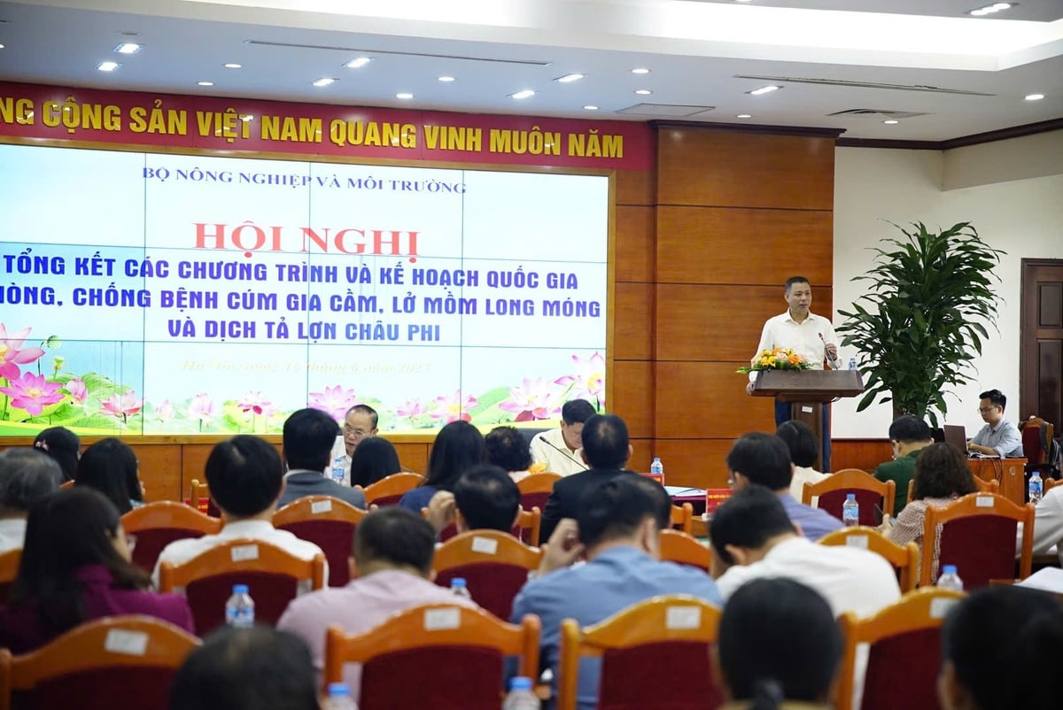 Phó Chủ tịch UBND tỉnh Sơn La, ông Nguyễn Thành Công cho biết, chương trình tiêm phòng vaccine DTLCP đã được triển khai đại trà, kết hợp giữa ngân sách nhà nước, xã hội hóa và sự đóng góp từ cộng đồng. Phó Chủ tịch UBND tỉnh Sơn La, ông Nguyễn Thành Công cho biết, chương trình tiêm phòng vaccine DTLCP đã được triển khai đại trà, kết hợp giữa ngân sách nhà nước, xã hội hóa và sự đóng góp từ cộng đồng.