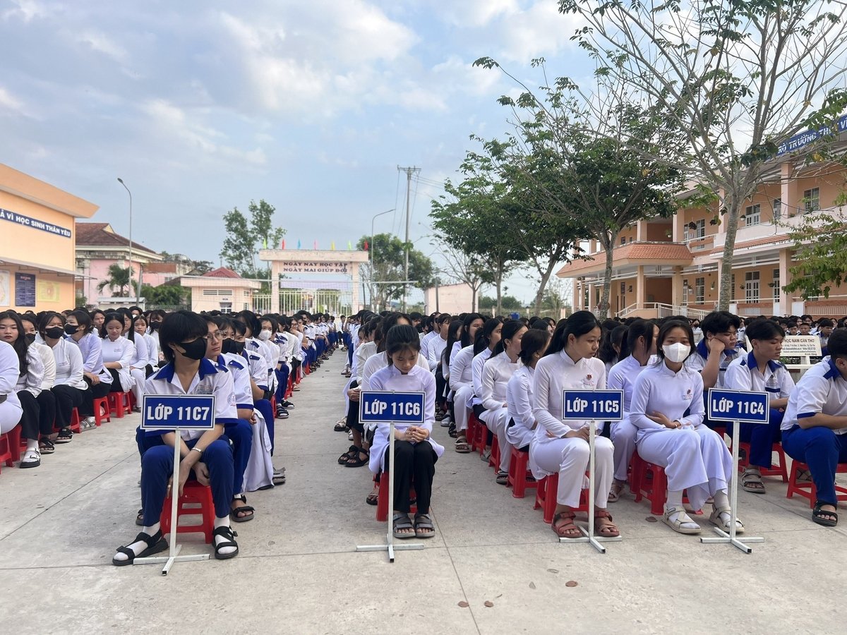 Có 457 học sinh từ Bạc Liêu đăng ký chuyển trường theo cha mẹ về nơi làm việc mới tại tỉnh Cà Mau. Ảnh: Trọng Linh. Có 457 học sinh từ Bạc Liêu đăng ký chuyển trường theo cha mẹ về nơi làm việc mới tại tỉnh Cà Mau. Ảnh: Trọng Linh.