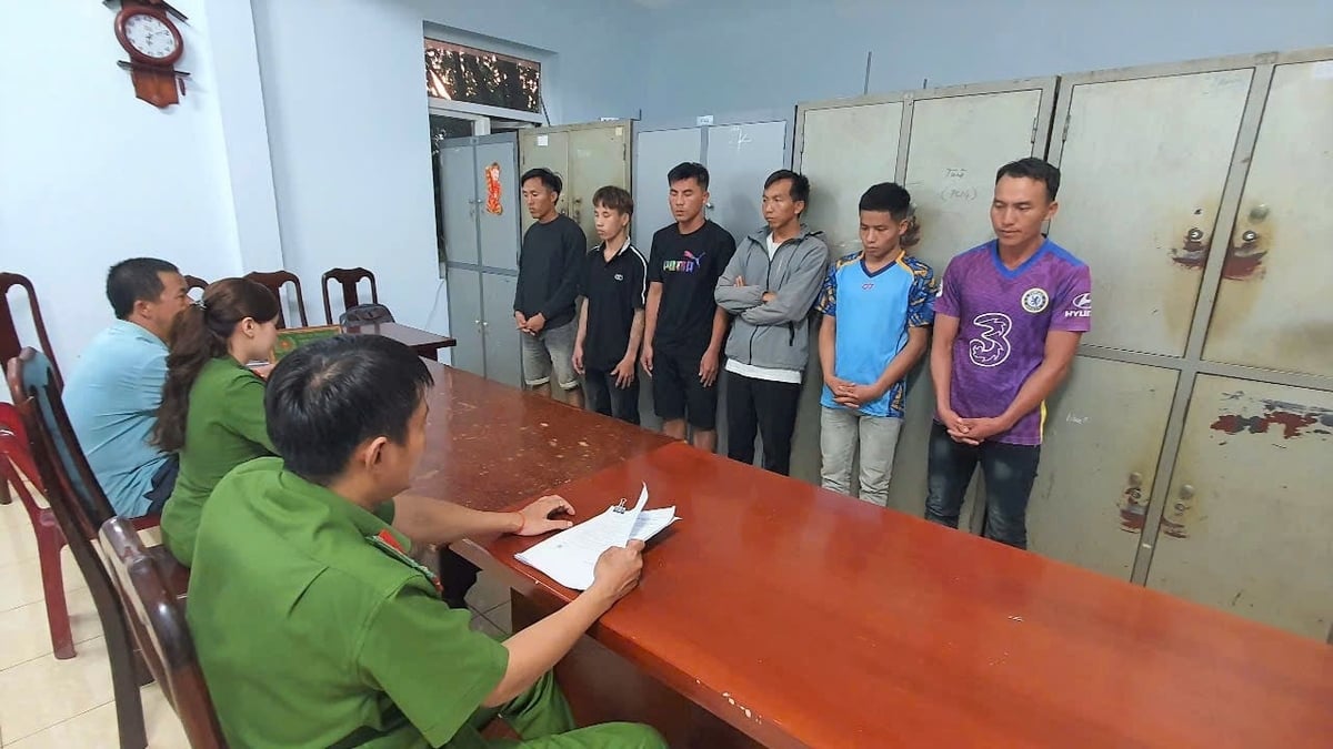 Các đối tượng tại cơ quan điều tra. Ảnh: TT. Các đối tượng tại cơ quan điều tra. Ảnh: TT.