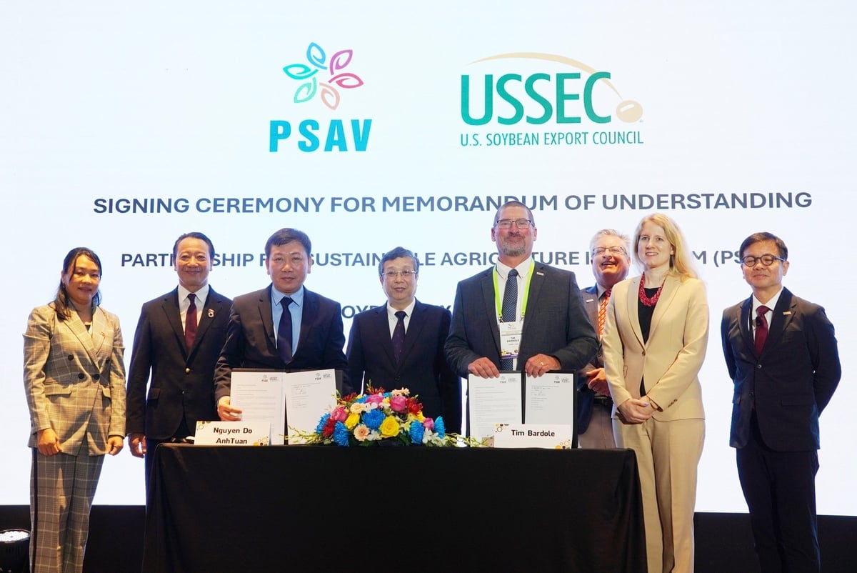 Biên bản ghi nhớ giữa PSAV và USSEC trong việc thúc đẩy thương mại ngành đậu nành giữa Việt Nam - Hoa Kỳ. Ảnh: Nguyễn Thủy. Biên bản ghi nhớ giữa PSAV và USSEC trong việc thúc đẩy thương mại ngành đậu nành giữa Việt Nam - Hoa Kỳ. Ảnh: Nguyễn Thủy.