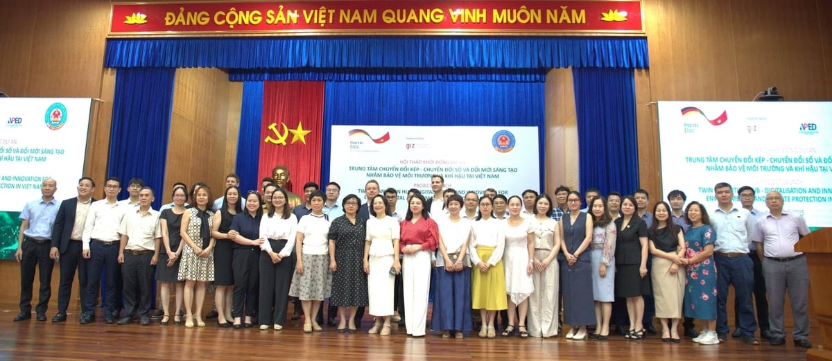 Các đại biểu tham gia hội thảo chụp ảnh lưu niệm. Ảnh: Hoàng Hiền. Các đại biểu tham gia hội thảo chụp ảnh lưu niệm. Ảnh: Hoàng Hiền.