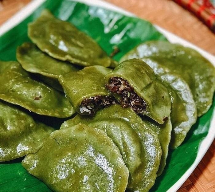 Du khách đến với Bắc Ninh giờ đây sẽ có cơ hội tự tay làm chiếc bánh Khúc làng Diềm trứ danh. Ảnh minh họa. Du khách đến với Bắc Ninh giờ đây sẽ có cơ hội tự tay làm chiếc bánh Khúc làng Diềm trứ danh. Ảnh minh họa.