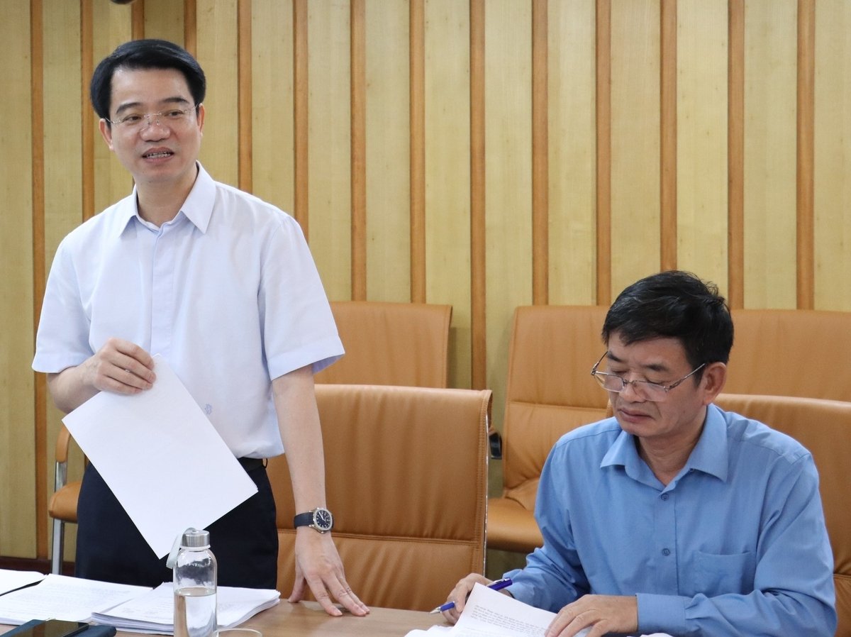 Ông Phạm Tân Tuyến, Vụ trưởng Vụ Tổ chức cán bộ cho biết, thời gian qua, Vụ đã phối hợp với Cục Chuyển đổi số xây dựng phương án tổng thể phần mềm quản lý, khai thác cơ sở dữ liệu thi đua - khen thưởng toàn ngành NN-MT. Ảnh: Nguyễn Thủy. Ông Phạm Tân Tuyến, Vụ trưởng Vụ Tổ chức cán bộ cho biết, thời gian qua, Vụ đã phối hợp với Cục Chuyển đổi số xây dựng phương án tổng thể phần mềm quản lý, khai thác cơ sở dữ liệu thi đua - khen thưởng toàn ngành NN-MT. Ảnh: Nguyễn Thủy.