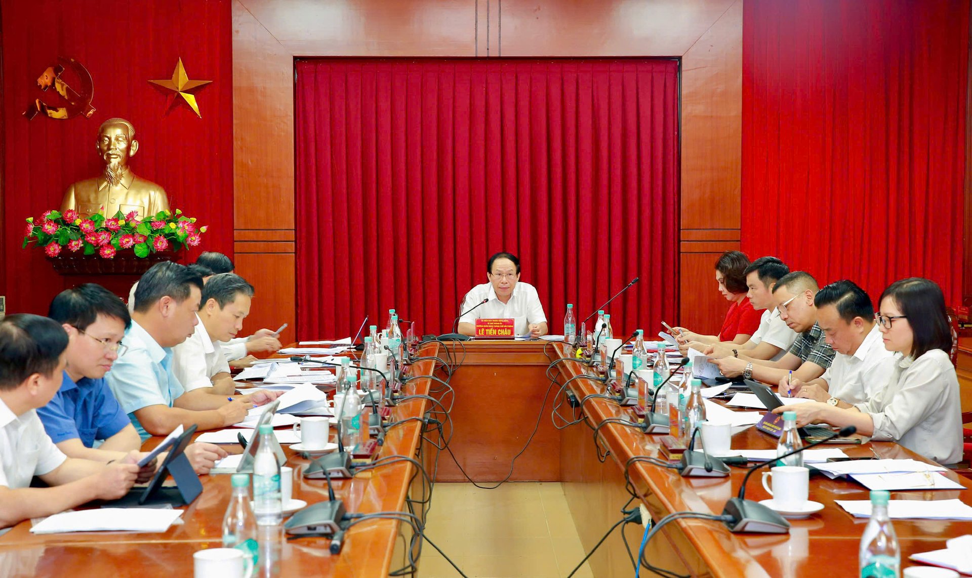 Ông Lê Tiến Châu (Ủy viên Trung ương Đảng, Bí thư Thành ủy Hải Phòng) - Trưởng Ban Chỉ đạo phòng, chống tham nhũng, lãng phí, tiêu cực TP Hải Phòng chủ trì phiên họp. Ảnh: Đàm Thanh. Ông Lê Tiến Châu (Ủy viên Trung ương Đảng, Bí thư Thành ủy Hải Phòng) - Trưởng Ban Chỉ đạo phòng, chống tham nhũng, lãng phí, tiêu cực TP Hải Phòng chủ trì phiên họp. Ảnh: Đàm Thanh.