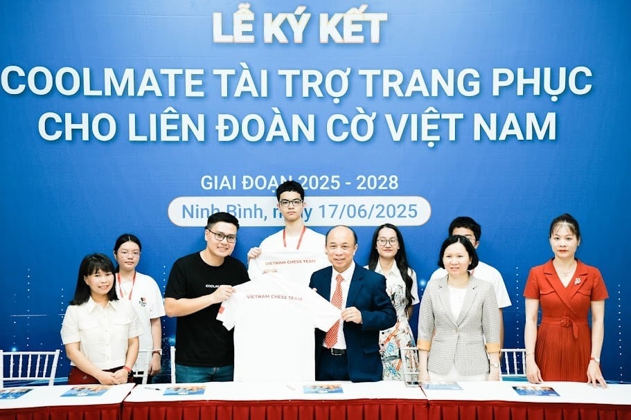 Liên đoàn Cờ Việt Nam nhận sự hỗ trợ về trang phục cho các giải đấu giai đoạn 2025-2028. Ảnh: Nguyễn Vinh. Liên đoàn Cờ Việt Nam nhận sự hỗ trợ về trang phục cho các giải đấu giai đoạn 2025-2028. Ảnh: Nguyễn Vinh.