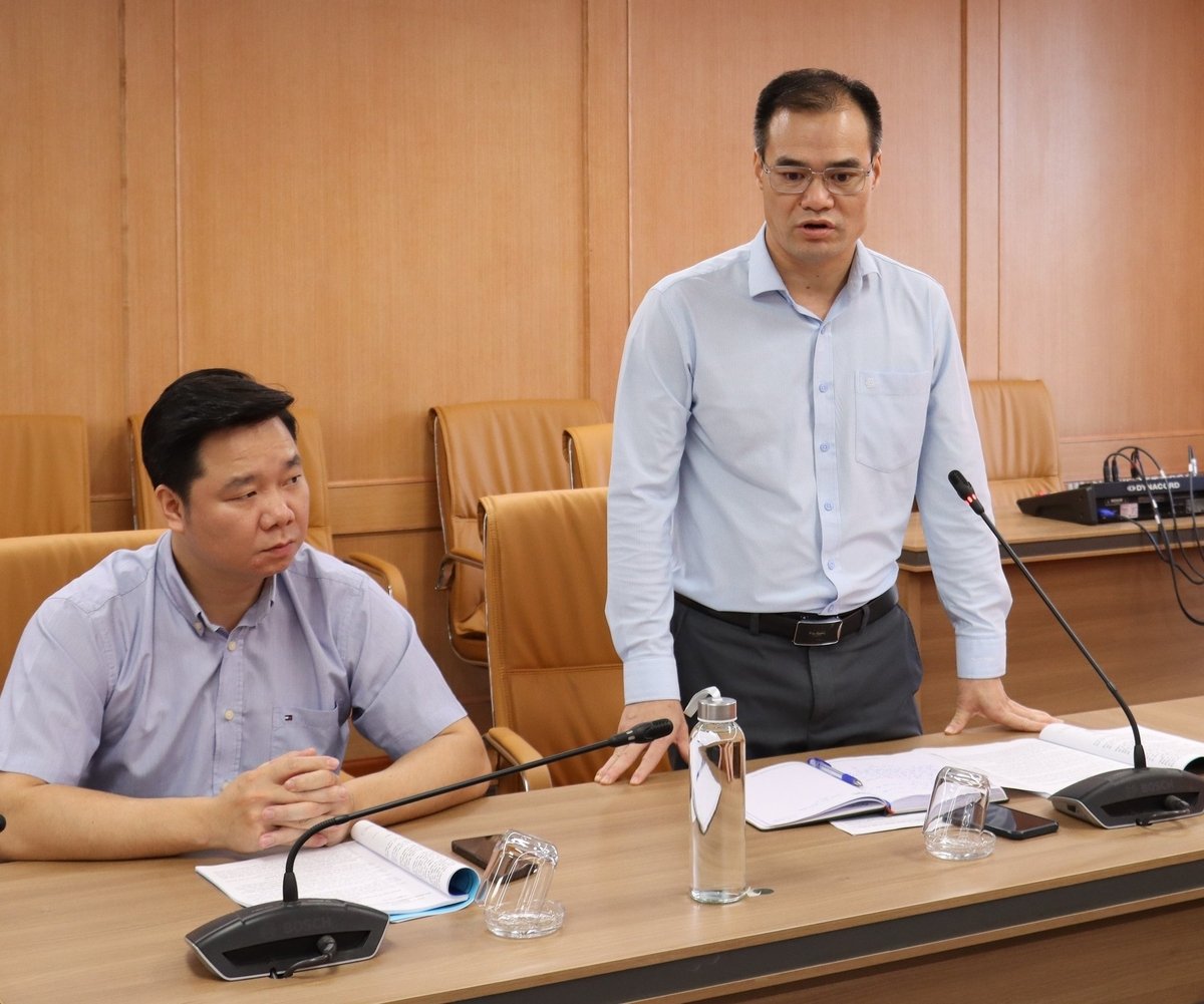 Đồng chí Phan Thành Công, Phó trưởng Ban Tuyên giáo - Dân vận (Đảng ủy Bộ NN- MT) hướng dẫn kỹ năng cơ bản trong việc theo dõi, tổng hợp và phản ánh dư luận xã hội sát với thực tiễn ngành NN-MT. Ảnh: Nguyễn Thủy. Đồng chí Phan Thành Công, Phó trưởng Ban Tuyên giáo - Dân vận (Đảng ủy Bộ NN- MT) hướng dẫn kỹ năng cơ bản trong việc theo dõi, tổng hợp và phản ánh dư luận xã hội sát với thực tiễn ngành NN-MT. Ảnh: Nguyễn Thủy.