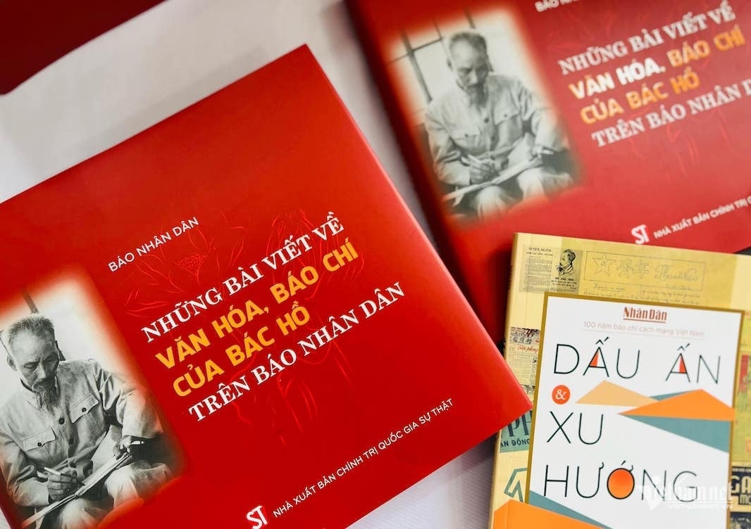 Ấn phẩm 'Những bài báo của Bác Hồ trên báo Nhân dân' lần đầu được Báo Nhân dân ra mắt. Ảnh: Báo Nhân dân. Ấn phẩm 'Những bài báo của Bác Hồ trên báo Nhân dân' lần đầu được Báo Nhân dân ra mắt. Ảnh: Báo Nhân dân.