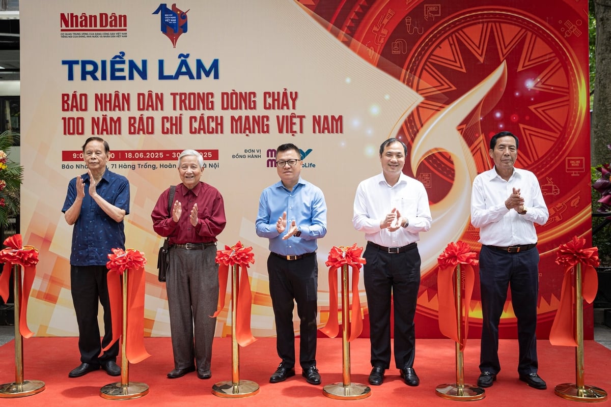 Khai mạc triển lãm Báo Nhân dân trong dòng chảy 100 năm Báo chí Cách mạng Việt Nam. Khai mạc triển lãm Báo Nhân dân trong dòng chảy 100 năm Báo chí Cách mạng Việt Nam.