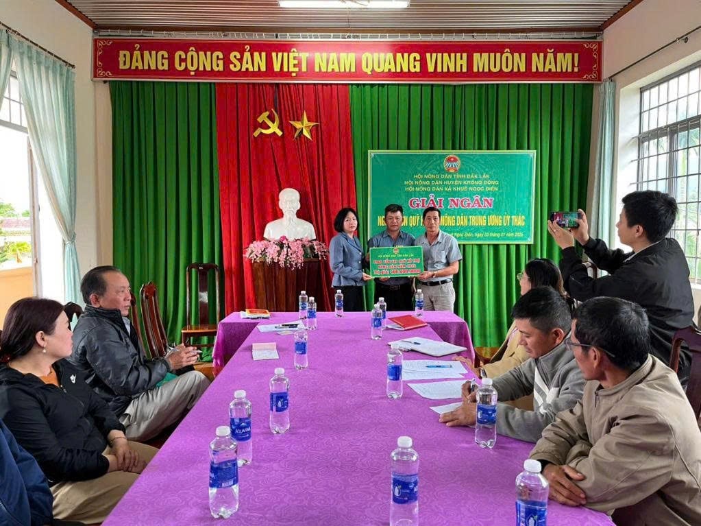 Giải ngân QHTND tại xã Khuê Ngọc Điền, huyện Krông Bông. Ảnh: Tuấn Trần. Giải ngân QHTND tại xã Khuê Ngọc Điền, huyện Krông Bông. Ảnh: Tuấn Trần.