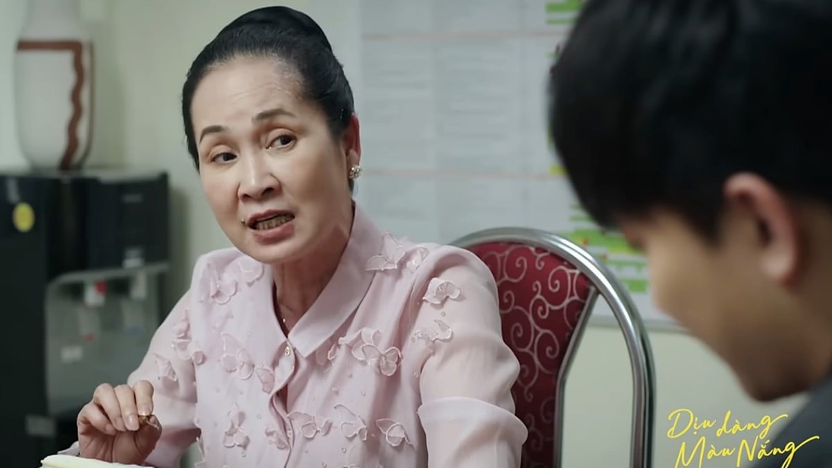 Bà Hà yêu cầu Phong phải đảm bảo doanh số cuối năm. Ảnh CMH Bà Hà yêu cầu Phong phải đảm bảo doanh số cuối năm. Ảnh CMH