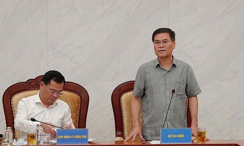 Thứ trưởng Bùi Văn Khắng (phải) phát biểu chỉ đạo hội nghị. Ảnh: MOF. Thứ trưởng Bùi Văn Khắng (phải) phát biểu chỉ đạo hội nghị. Ảnh: MOF.