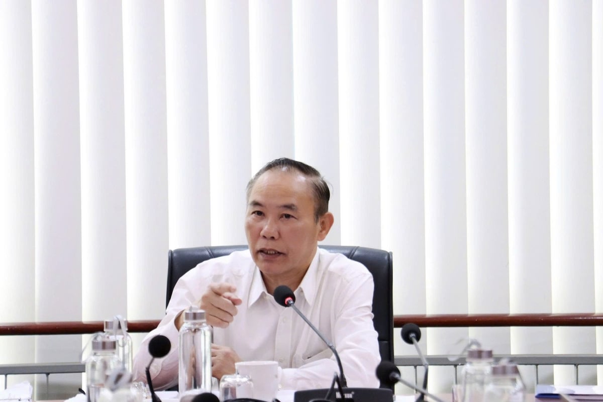 Sáng 18/6, tại Hà Nội, Thứ trưởng Phùng Đức Tiến đã chủ trì cuộc họp nghe báo cáo và cho ý kiến hoàn thiện Đề án Hợp nhất 5 Viện nghiên cứu trực thuộc Bộ trong lĩnh vực thủy sản. Ảnh: Nguyễn Thủy. Sáng 18/6, tại Hà Nội, Thứ trưởng Phùng Đức Tiến đã chủ trì cuộc họp nghe báo cáo và cho ý kiến hoàn thiện Đề án Hợp nhất 5 Viện nghiên cứu trực thuộc Bộ trong lĩnh vực thủy sản. Ảnh: Nguyễn Thủy.