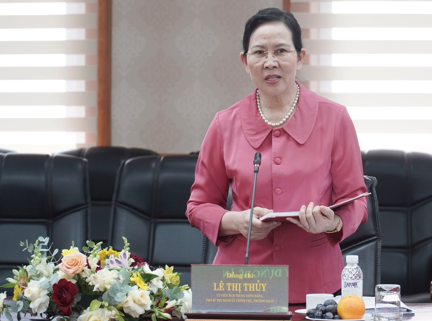 Đồng chí Lê Thị Thủy ghi nhận, đánh giá cao những kết quả đạt được của Đảng ủy Petrovietnam và các đơn vị. Ảnh: PV. Đồng chí Lê Thị Thủy ghi nhận, đánh giá cao những kết quả đạt được của Đảng ủy Petrovietnam và các đơn vị. Ảnh: PV.