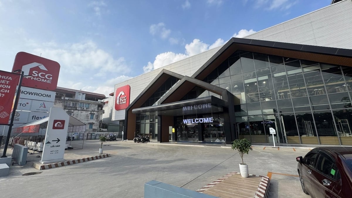 Showroom SCG Home Long Biên có diện tích 5.500m2, mang đến các sản phẩm nhà cửa đa dạng từ gạch ốp lát, thiết bị vệ sinh đến nội thất đến từ hơn 20 thương hiệu chính hãng trong nước và quốc tế. Ảnh: SCG. Showroom SCG Home Long Biên có diện tích 5.500m2, mang đến các sản phẩm nhà cửa đa dạng từ gạch ốp lát, thiết bị vệ sinh đến nội thất đến từ hơn 20 thương hiệu chính hãng trong nước và quốc tế. Ảnh: SCG.