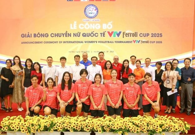 Ban tổ chức, đội tuyển Việt Nam tại lễ công bố Giải bóng chuyền nữ quốc tế VTV Ferroli Cup 2025. Ảnh:VTV. Ban tổ chức, đội tuyển Việt Nam tại lễ công bố Giải bóng chuyền nữ quốc tế VTV Ferroli Cup 2025. Ảnh:VTV.