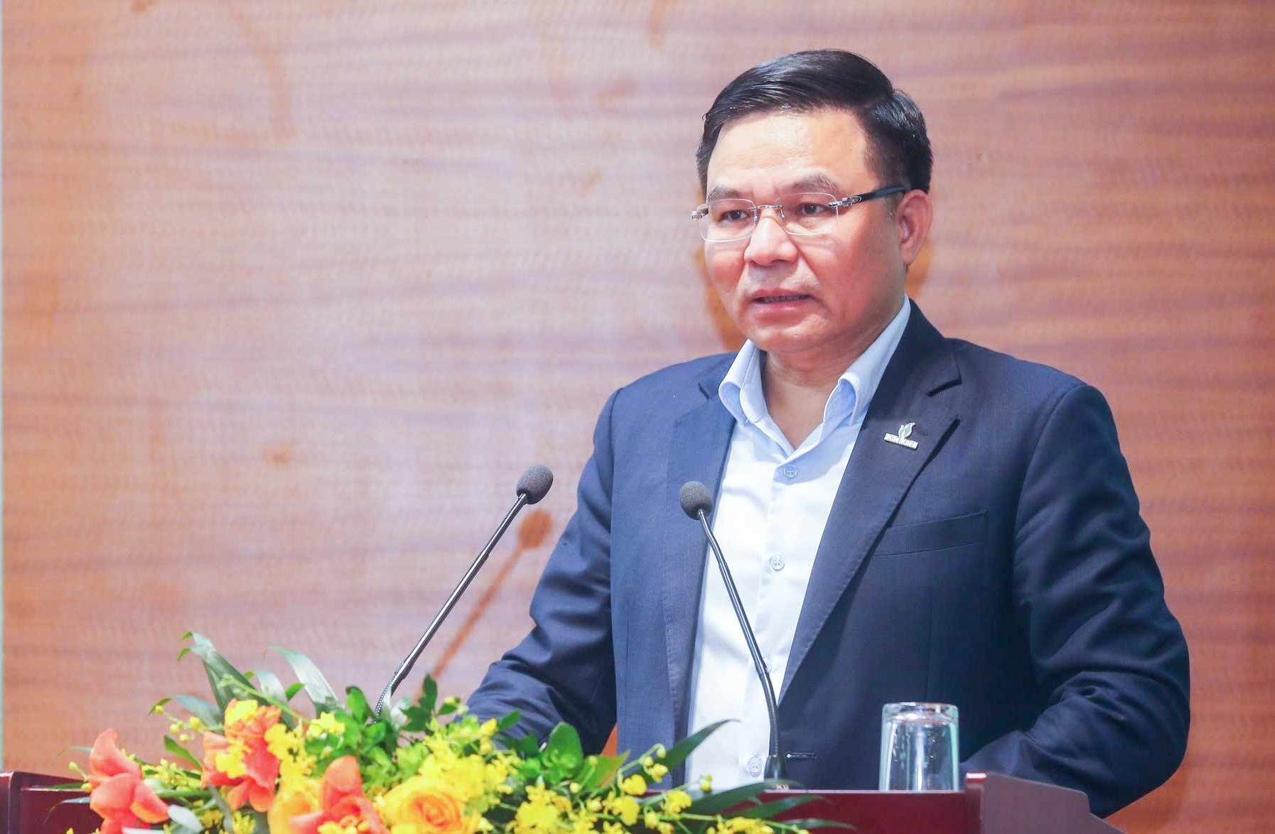 Chủ tịch HĐTV Petrovietnam Lê Mạnh Hùng đề nghị, Petrovietnam và VIMC sẽ tiếp tục nghiên cứu phát triển ứng dụng các sản phẩm mới, công nghệ mới trong hoạt động và quản trị. Ảnh: PV. Chủ tịch HĐTV Petrovietnam Lê Mạnh Hùng đề nghị, Petrovietnam và VIMC sẽ tiếp tục nghiên cứu phát triển ứng dụng các sản phẩm mới, công nghệ mới trong hoạt động và quản trị. Ảnh: PV.