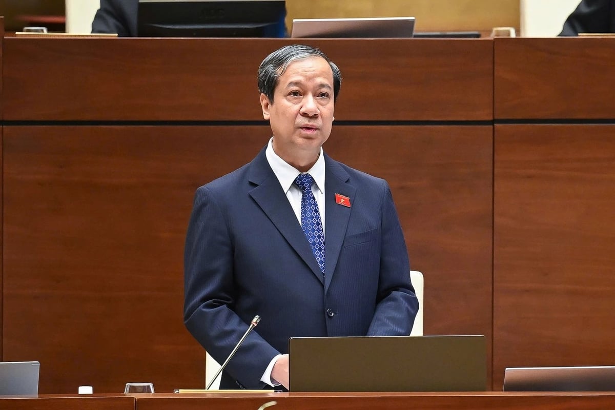 Bộ trưởng Bộ Giáo dục Nguyễn Kim Sơn tại phiên trả lời chất vấn Quốc hội chiều nay. Ảnh: Quochoi. Bộ trưởng Bộ Giáo dục Nguyễn Kim Sơn tại phiên trả lời chất vấn Quốc hội chiều nay. Ảnh: Quochoi.