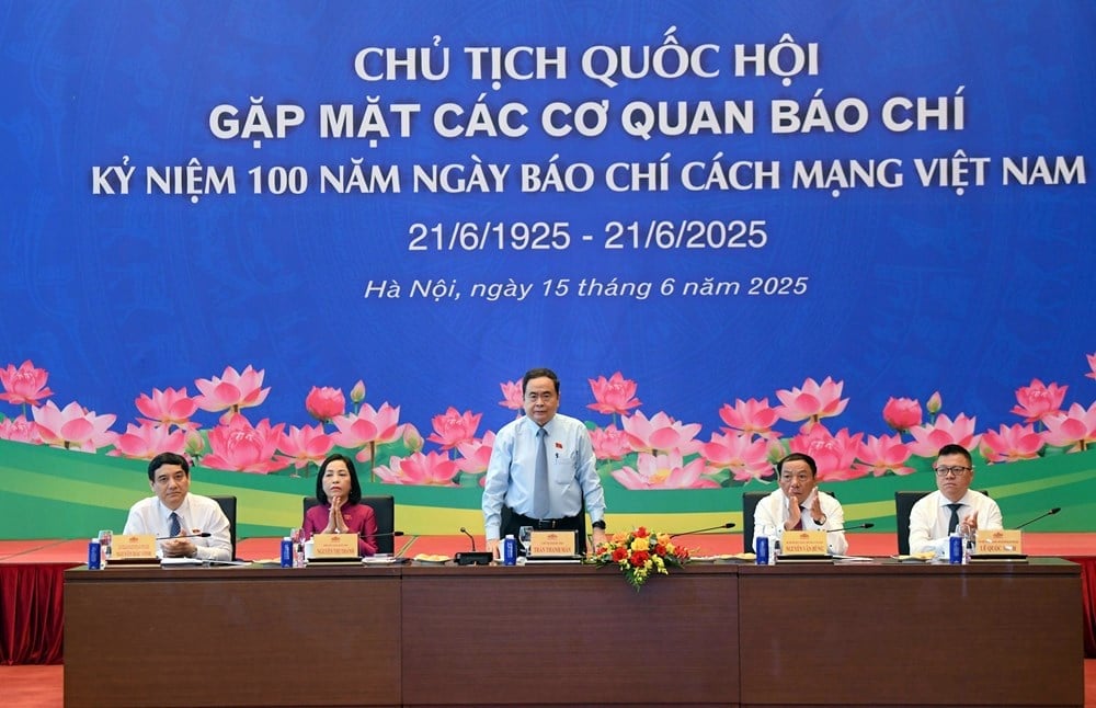 Bộ trưởng Nguyễn Văn Hùng tham dự buổi gặp mặt của Chủ tịch Quốc hội Trần Thanh Mẫn với các cơ quan báo chí nhân kỷ niệm 100 năm Ngày Báo chí Cách mạng Việt Nam. Ảnh: Duy Ninh. Bộ trưởng Nguyễn Văn Hùng tham dự buổi gặp mặt của Chủ tịch Quốc hội Trần Thanh Mẫn với các cơ quan báo chí nhân kỷ niệm 100 năm Ngày Báo chí Cách mạng Việt Nam. Ảnh: Duy Ninh.
