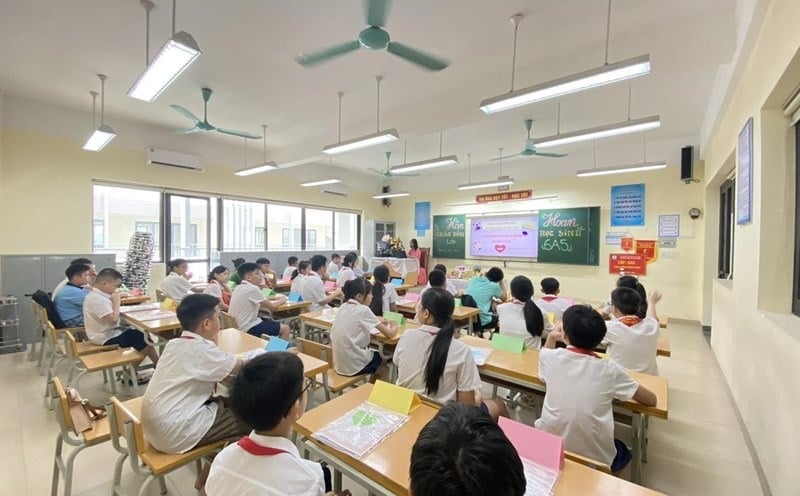 Việc thiếu trường, thiếu lớp dẫn đến tình trạng cạnh tranh khốc liệt trong các kỳ thi. Ảnh minh hoạ