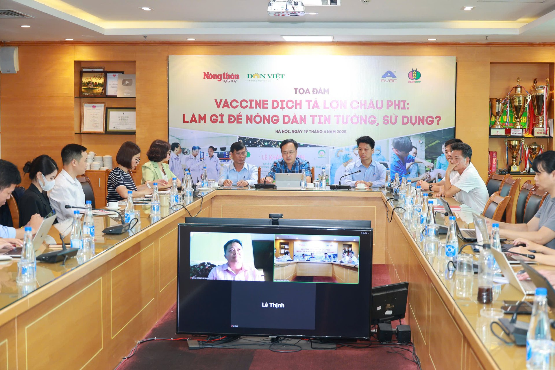 Tọa đàm trực tuyến: 'Vaccine dịch tả lợn Châu Phi: Làm gì để nông dân tin tưởng, sử dụng?' diễn ra sáng 19/6, tại Hà Nội. Ảnh: Hồng Thắm. Tọa đàm trực tuyến: 'Vaccine dịch tả lợn Châu Phi: Làm gì để nông dân tin tưởng, sử dụng?' diễn ra sáng 19/6, tại Hà Nội. Ảnh: Hồng Thắm.