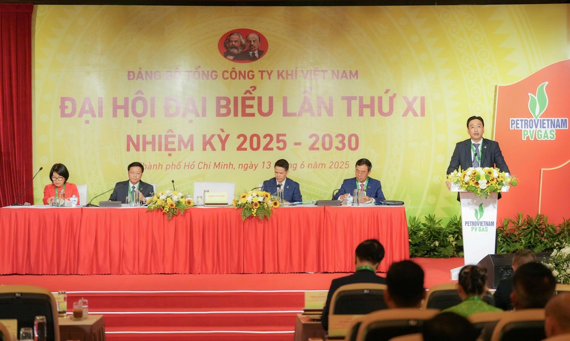 Đồng chí Nguyễn Thanh Bình, Ủy viên BCH Đảng bộ Petrovietnam, Bí thư Đảng ủy, Chủ tịch HĐQT PV GAS phát biểu khai mạc Đại hội. Ảnh: PV. Đồng chí Nguyễn Thanh Bình, Ủy viên BCH Đảng bộ Petrovietnam, Bí thư Đảng ủy, Chủ tịch HĐQT PV GAS phát biểu khai mạc Đại hội. Ảnh: PV.