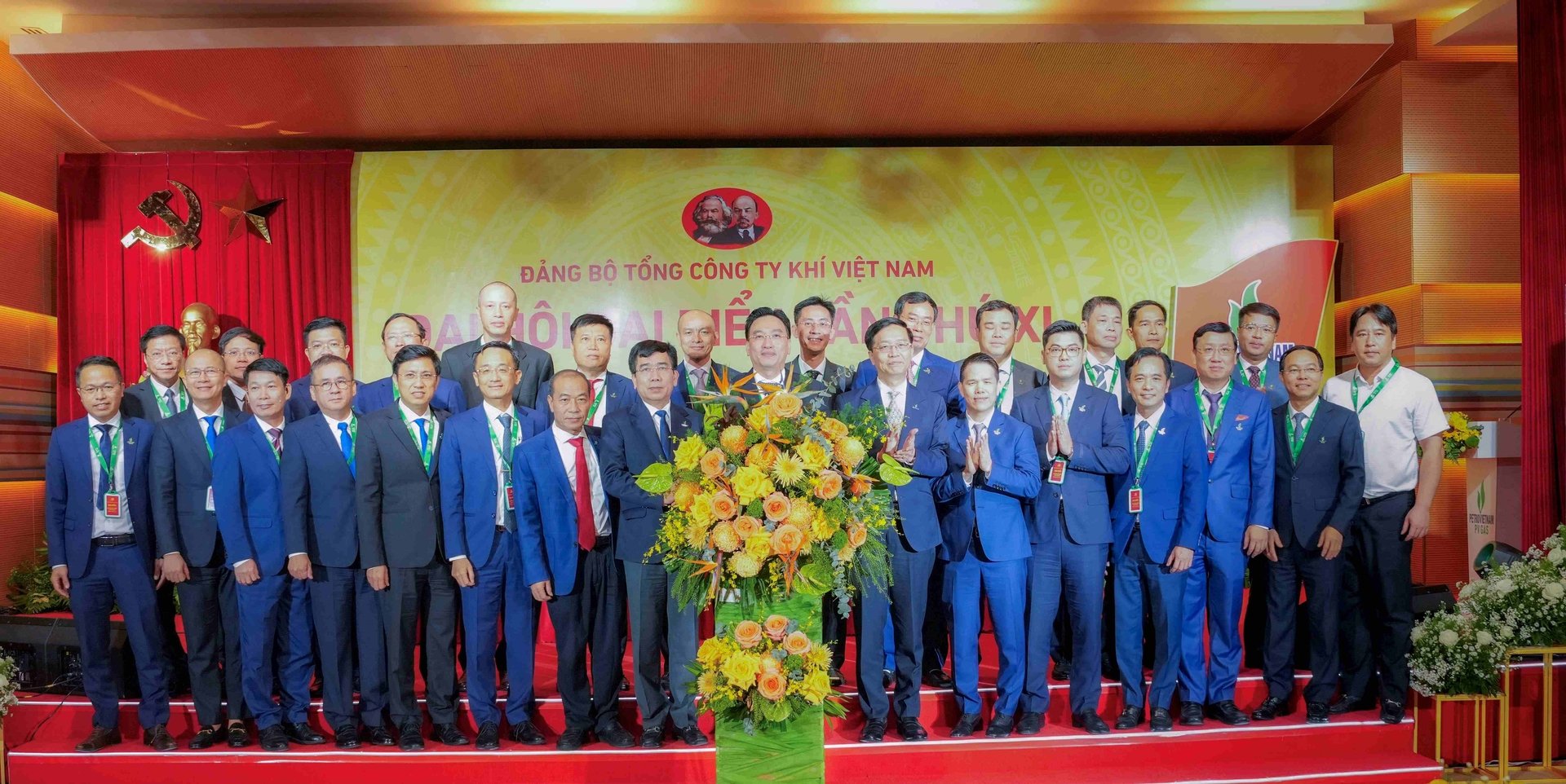 Chúc mừng BCH Đảng bộ PV GAS nhiệm kỳ 2025 - 2030. Ảnh: PV. Chúc mừng BCH Đảng bộ PV GAS nhiệm kỳ 2025 - 2030. Ảnh: PV.