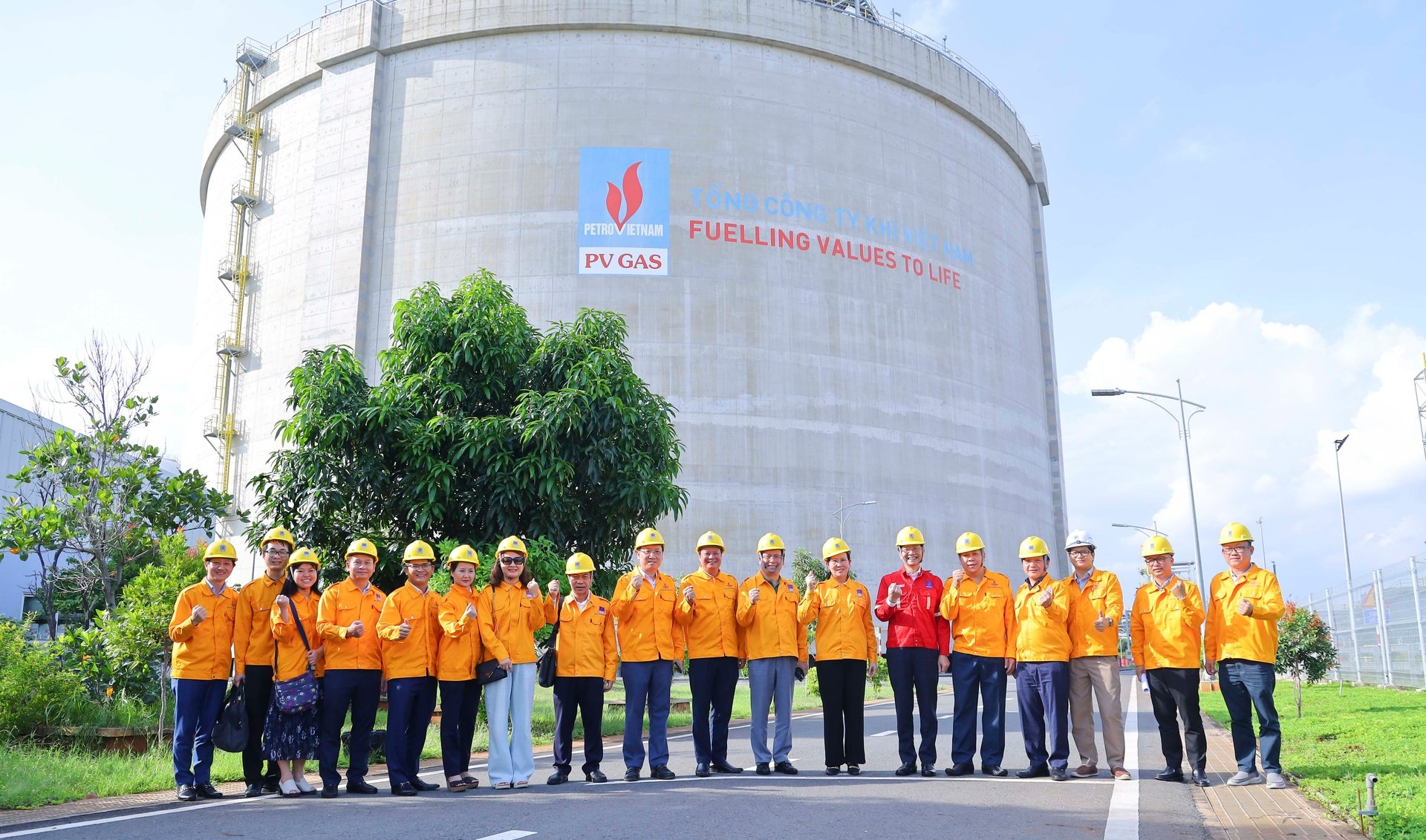 Đoàn công tác khảo sát tại Kho cảng PV GAS Vũng Tàu. Ảnh: PV. Đoàn công tác khảo sát tại Kho cảng PV GAS Vũng Tàu. Ảnh: PV.
