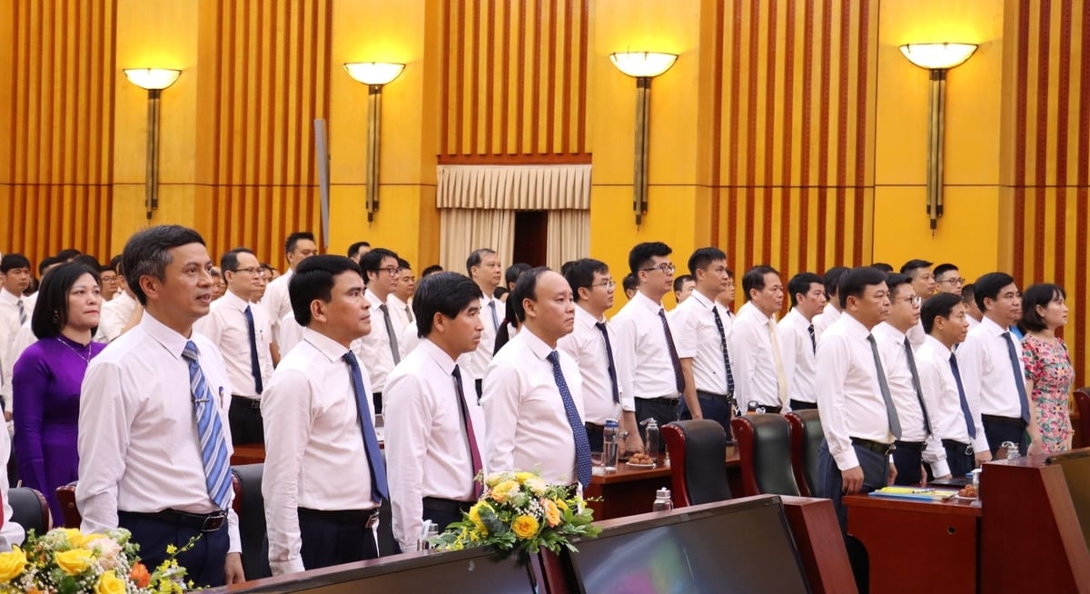 Các đại biểu chào cờ khai mạc Đại hội Đảng bộ Cục Quản lý và Xây dựng công trình thủy lợi, nhiệm kỳ 2025 - 2030. Ảnh: Nguyễn Thủy. Các đại biểu chào cờ khai mạc Đại hội Đảng bộ Cục Quản lý và Xây dựng công trình thủy lợi, nhiệm kỳ 2025 - 2030. Ảnh: Nguyễn Thủy.
