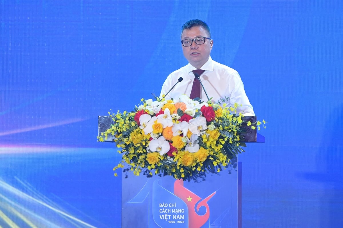 Ông Lê Quốc Minh, Ủy viên Trung ương Đảng, Tổng Biên tập Báo Nhân Dân, Phó Trưởng Ban Tuyên giáo và Dân vận Trung ương, Chủ tịch Hội Nhà báo Việt Nam phát biểu khai mạc. Ảnh: Tùng Đinh. Ông Lê Quốc Minh, Ủy viên Trung ương Đảng, Tổng Biên tập Báo Nhân Dân, Phó Trưởng Ban Tuyên giáo và Dân vận Trung ương, Chủ tịch Hội Nhà báo Việt Nam phát biểu khai mạc. Ảnh: Tùng Đinh.