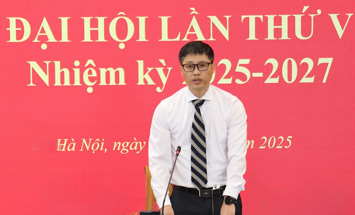 Đồng chí Nguyễn Lê Bình, Chánh Văn phòng Quốc gia về giảm nghèo tiếp tục được tín nhiệm giữ chức Bí thư Chi bộ, nhiệm kỳ 2025-2027. Ảnh: Việt Anh. Đồng chí Nguyễn Lê Bình, Chánh Văn phòng Quốc gia về giảm nghèo tiếp tục được tín nhiệm giữ chức Bí thư Chi bộ, nhiệm kỳ 2025-2027. Ảnh: Việt Anh.