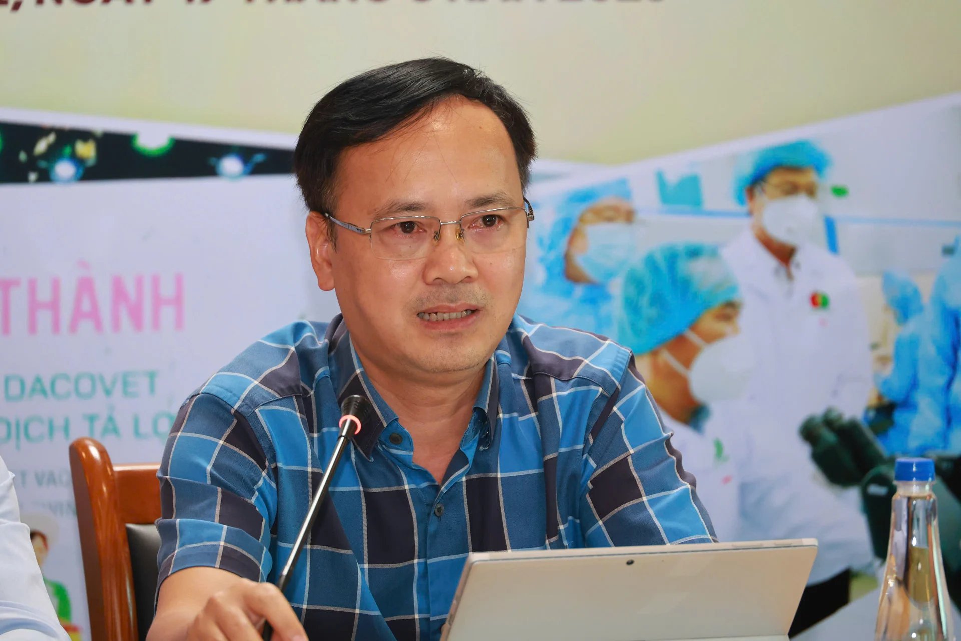 Ông Phan Quang Minh, Phó Cục trưởng Cục Chăn nuôi - Thú y (Bộ Nông nghiệp và Môi trường) cho biết, các trường hợp ổ dịch ASF được ghi nhận và báo cáo từ năm 2022 đến nay đều xảy ra trên những đàn lợn chưa được tiêm phòng vaccine. Ảnh: Hồng Thắm. Ông Phan Quang Minh, Phó Cục trưởng Cục Chăn nuôi - Thú y (Bộ Nông nghiệp và Môi trường) cho biết, các trường hợp ổ dịch ASF được ghi nhận và báo cáo từ năm 2022 đến nay đều xảy ra trên những đàn lợn chưa được tiêm phòng vaccine. Ảnh: Hồng Thắm.