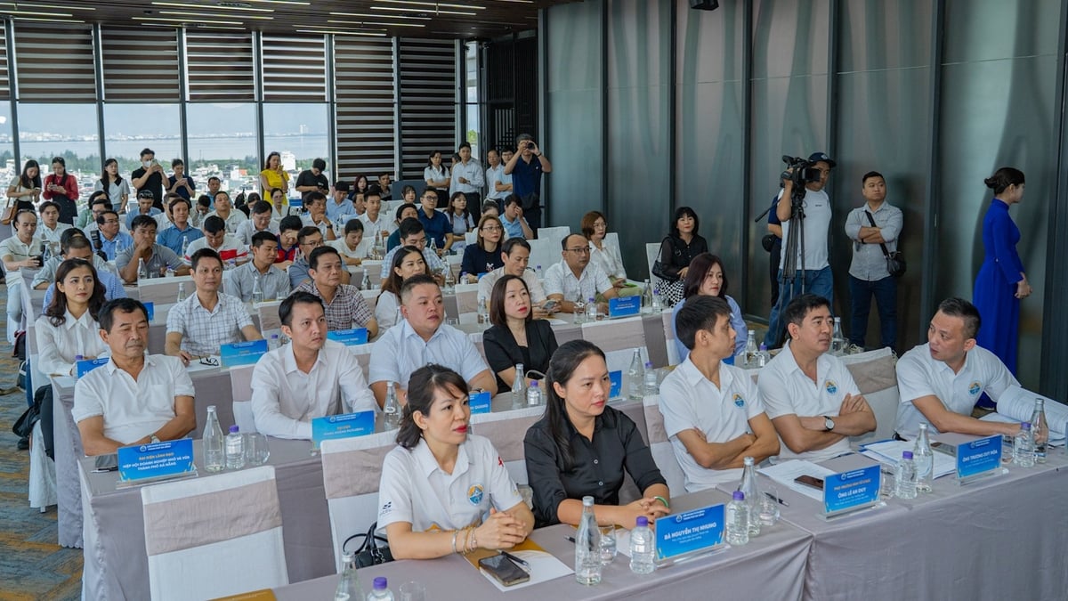 Đông đảo đại biểu, đại diện doanh nghiệp và cơ quan báo chí tham dự buổi họp báo công bố Giải Pickleball Doanh nghiệp thành phố Đà Nẵng 2025 - Tranh Cúp DPF. Ảnh: Phạm Huy. Đông đảo đại biểu, đại diện doanh nghiệp và cơ quan báo chí tham dự buổi họp báo công bố Giải Pickleball Doanh nghiệp thành phố Đà Nẵng 2025 - Tranh Cúp DPF. Ảnh: Phạm Huy.