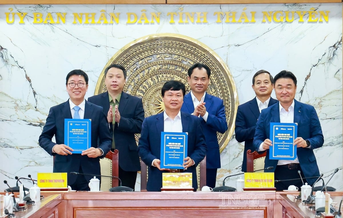 Lễ ký kết Biên bản ghi nhớ hợp tác về việc đầu tư Trung tâm Dữ liệu tỉnh Thái Nguyên. Ảnh: TNGOP. Lễ ký kết Biên bản ghi nhớ hợp tác về việc đầu tư Trung tâm Dữ liệu tỉnh Thái Nguyên. Ảnh: TNGOP.