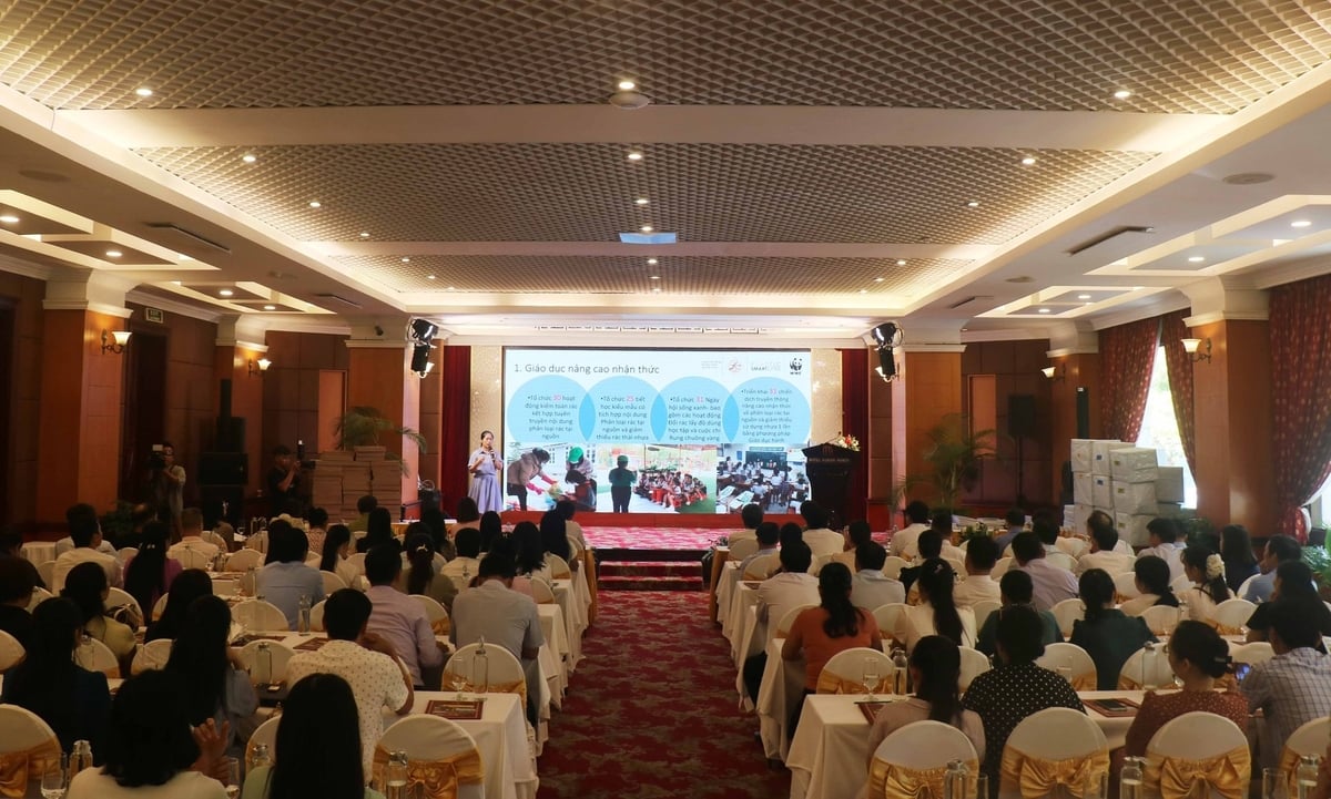 Tổng kết, chia sẻ kinh nghiệm và kết nối mô hình Trường học giảm thiểu rác thải nhựa tại TP Huế. Ảnh: Văn Dinh. Tổng kết, chia sẻ kinh nghiệm và kết nối mô hình Trường học giảm thiểu rác thải nhựa tại TP Huế. Ảnh: Văn Dinh.