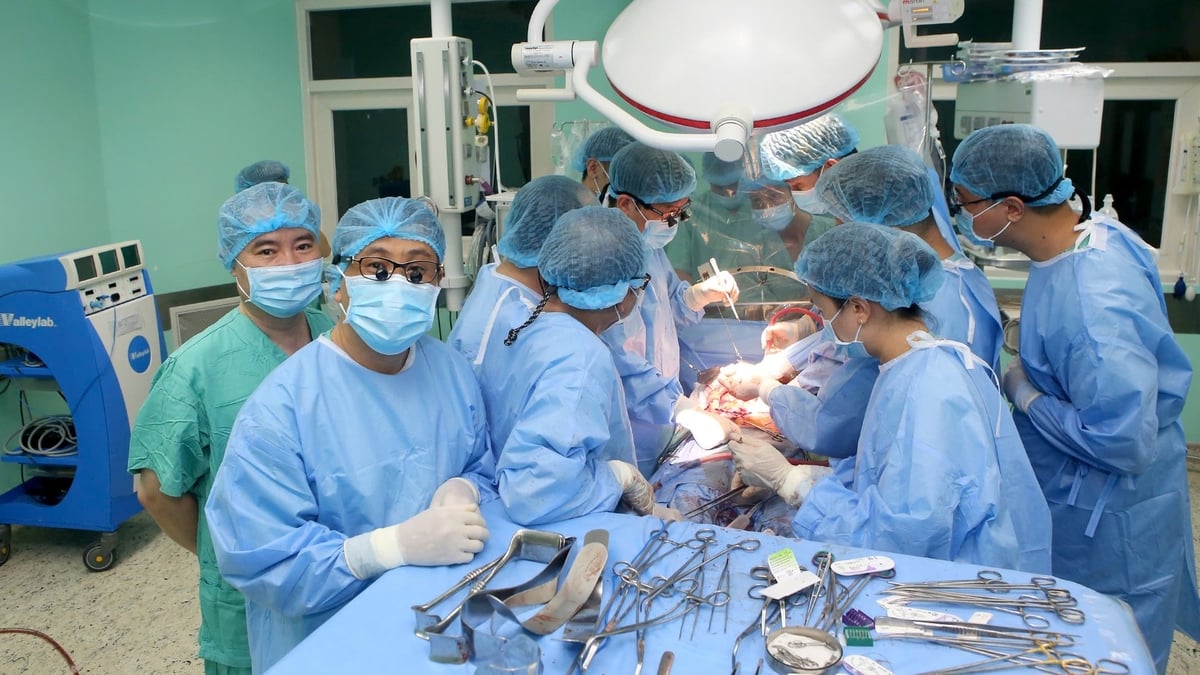 Các ca ghép tim, gan, giác mạc được y, bác sĩ ở Bệnh viện Trung ương Huế đồng thời thực hiện thành công. Ảnh: BVCC. Các ca ghép tim, gan, giác mạc được y, bác sĩ ở Bệnh viện Trung ương Huế đồng thời thực hiện thành công. Ảnh: BVCC.