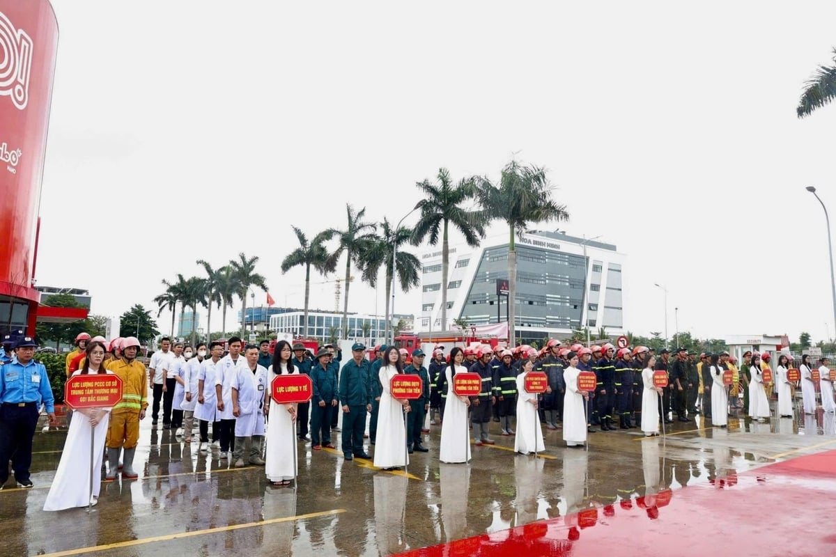 Các đơn vị tham gia buổi diễn tập. Ảnh: Phạm Minh.