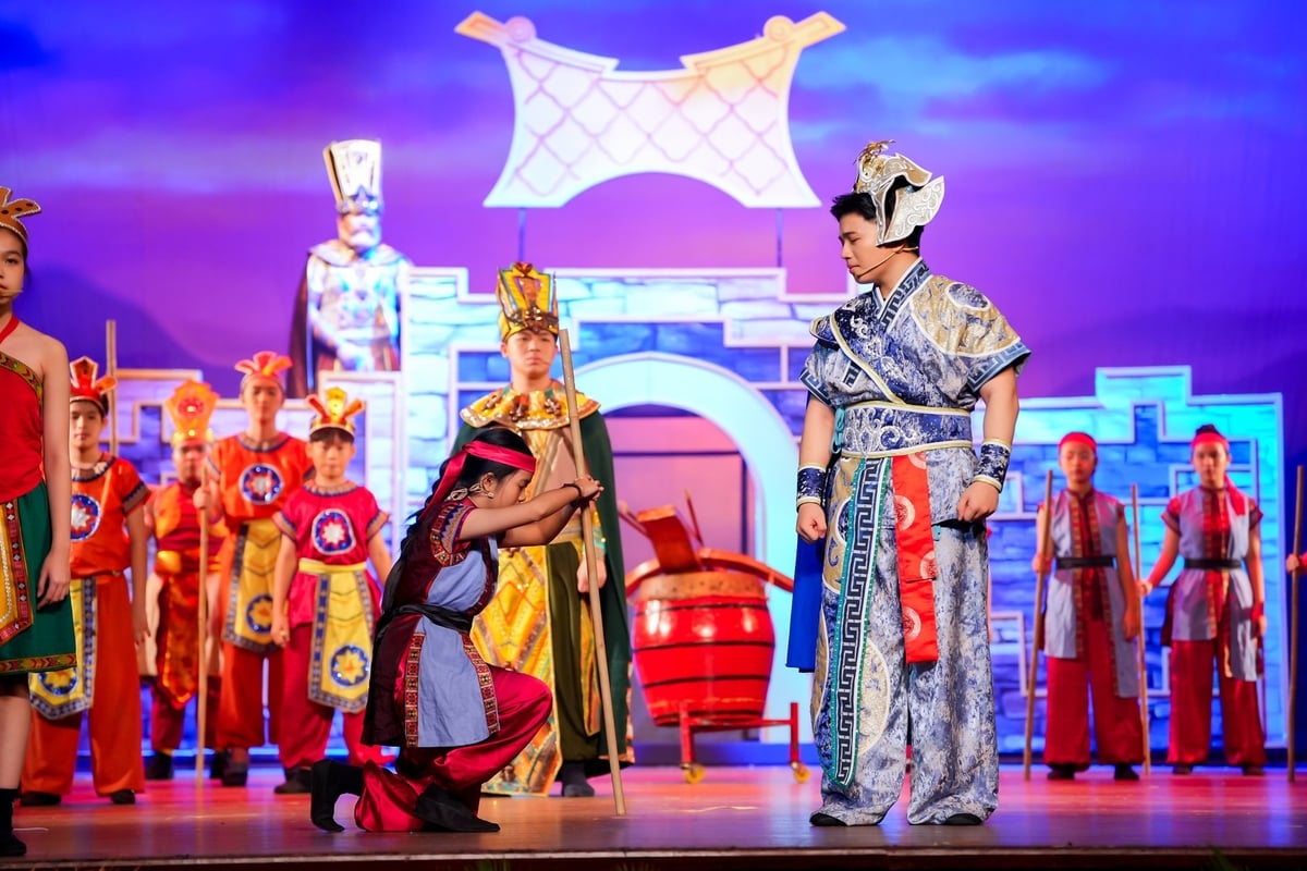 Một phân cảnh kịch tính của 'The Enchanted Crossbow'. Ảnh: Victoria School. Một phân cảnh kịch tính của 'The Enchanted Crossbow'. Ảnh: Victoria School.